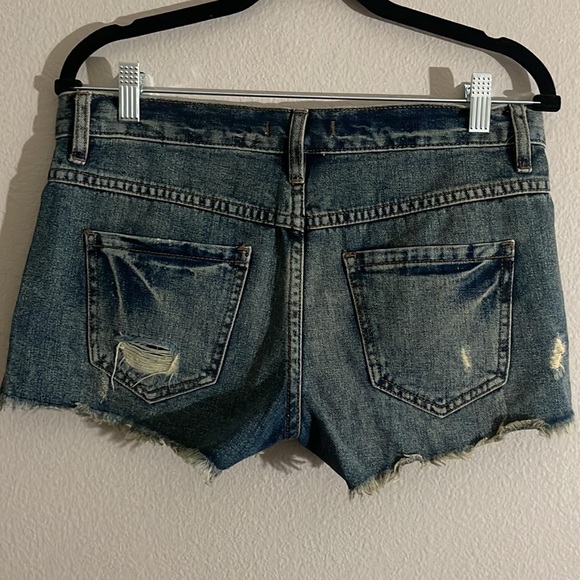 Free People Runaway Cutoff Exposed Button Fly Distressed Raw Hem Shorts Size 24 - Picture 2 of 11